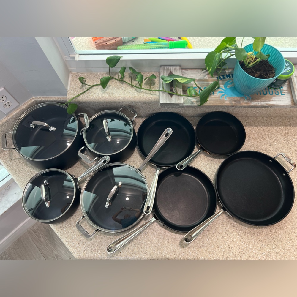 All-Clad Hard Anodized Nonstick 10-Piece Cookware Set | Excellent Condition